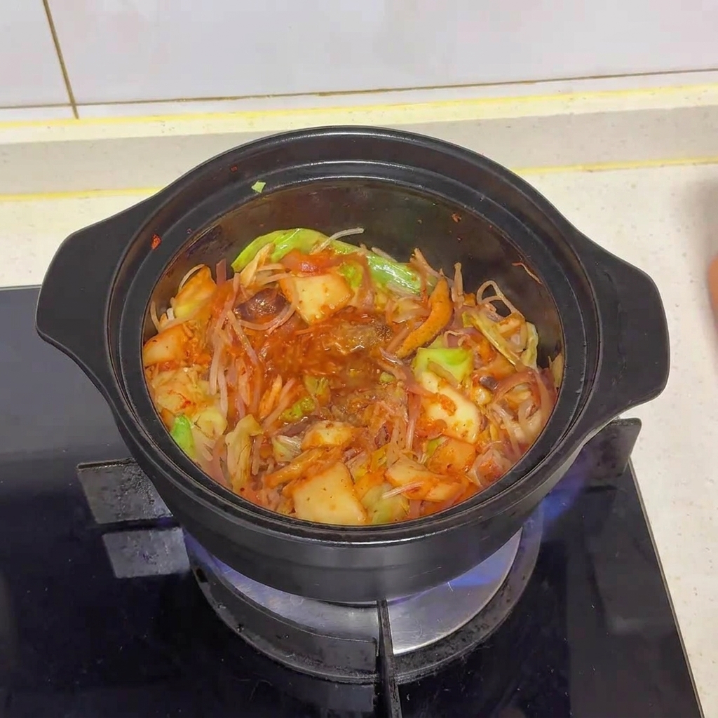 全ての調味料が合わさり、馴染み始めた鍋の中の様子。