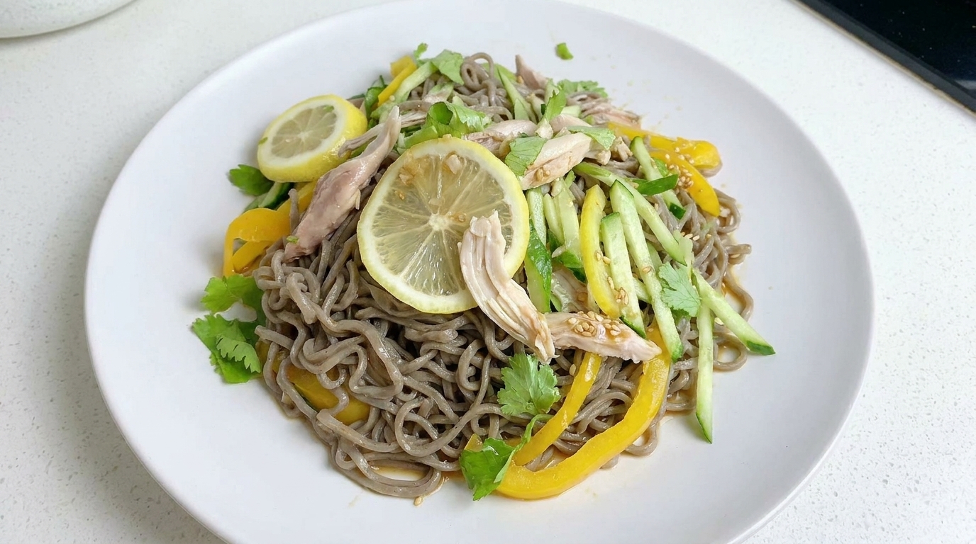 さっぱりレモン香る、鶏肉と蕎麦の冷製サラダ