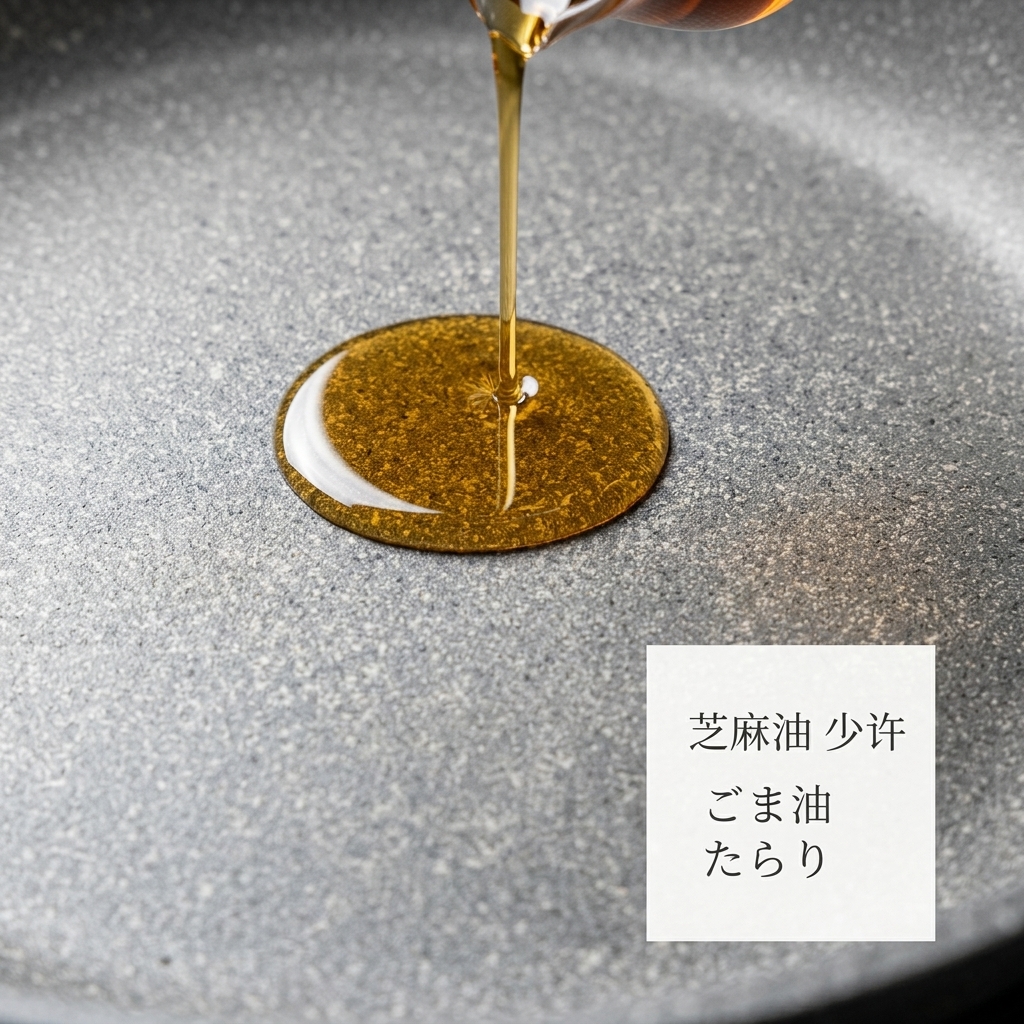 フライパンで豚ひき肉、にんにく、しょうがをごま油で炒めている様子。