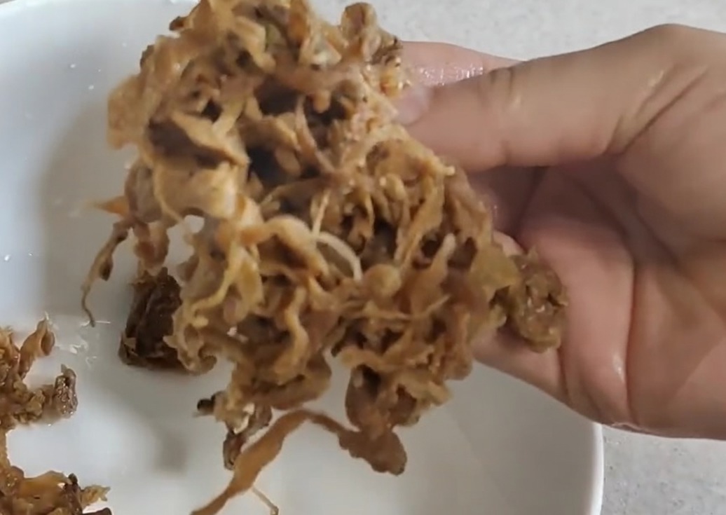 細かく刻まれた乾燥漬物。