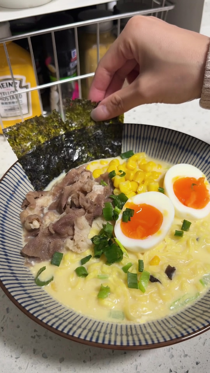 10分で完成！濃厚とんこつ風インスタントラーメン