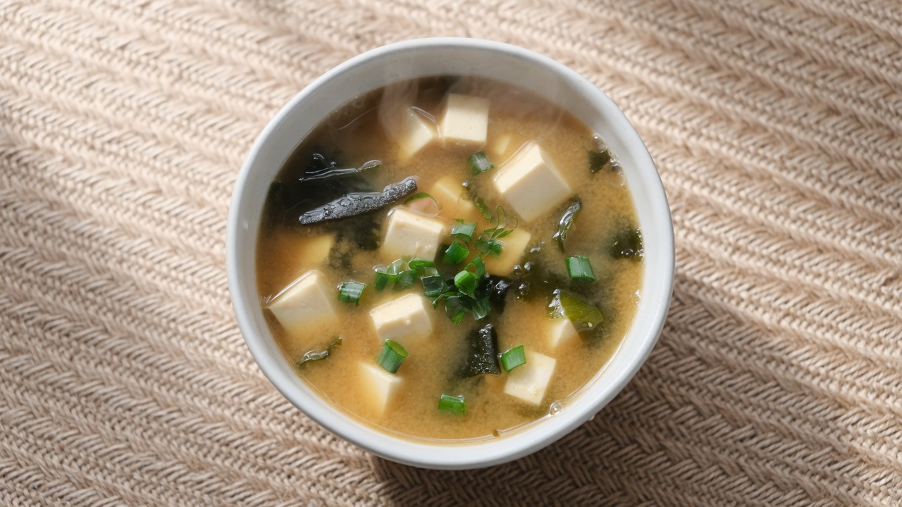 豆腐とわかめの低カロリー味噌汁