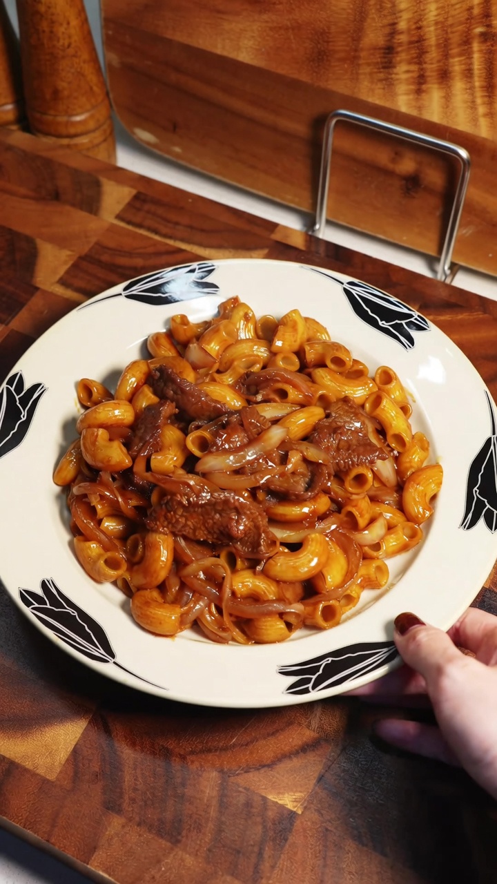 定番の牛肉マカロニ炒め