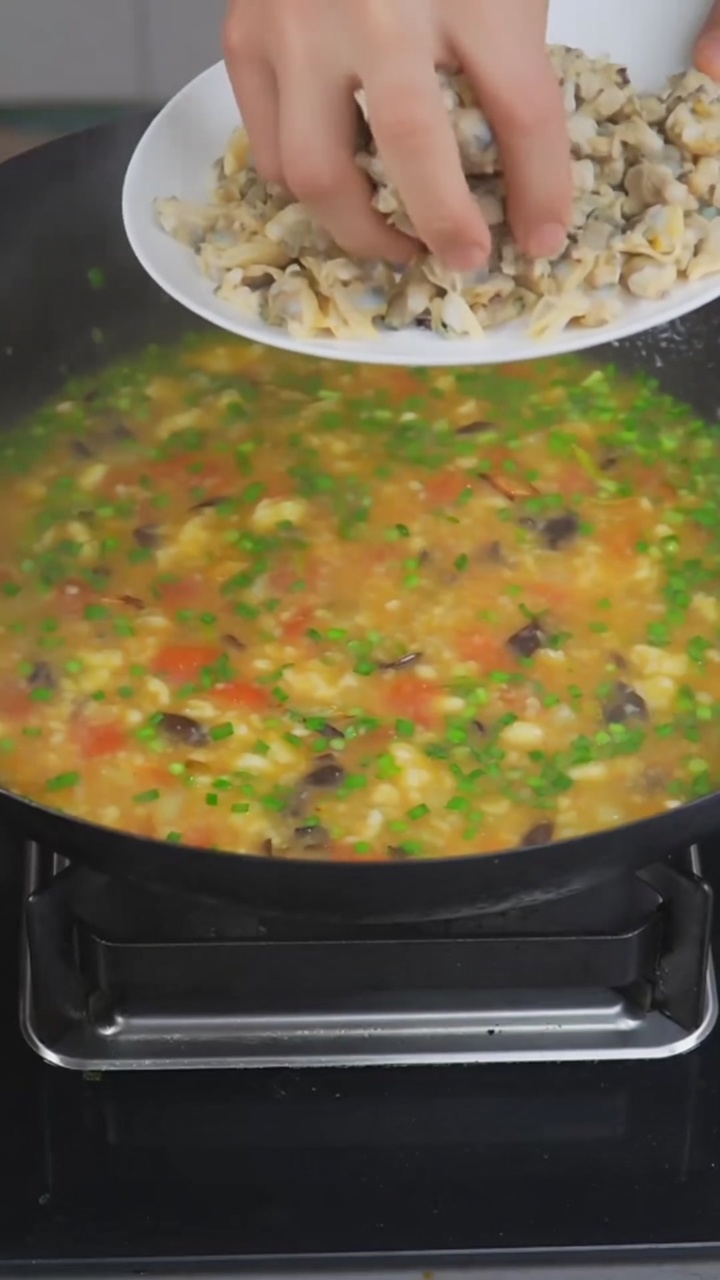あさりのゲダスープ（あさりの小麦粉団子スープ）