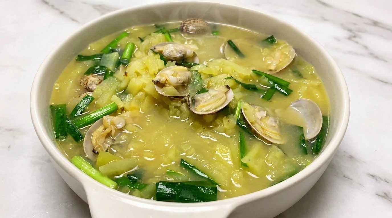 旨味たっぷり！じゃがいもとあさりのスープ