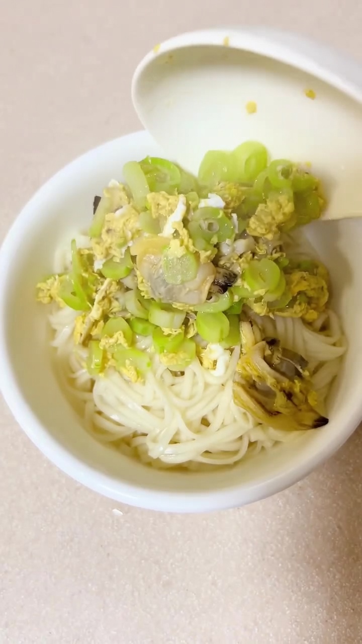 あさりと生いんげん豆の旨味卵麺スープ