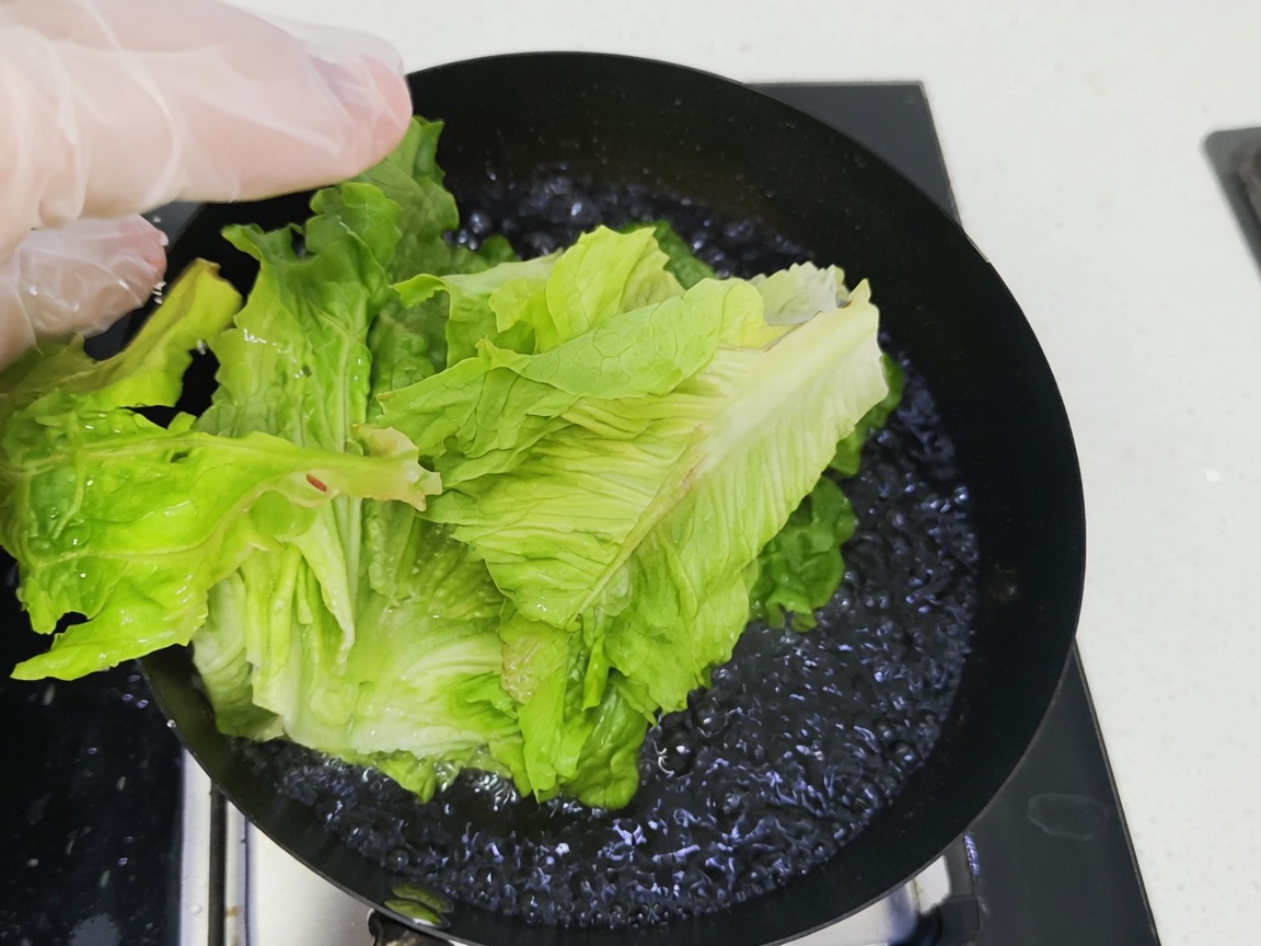 鍋でさっと茹でられる青梗菜