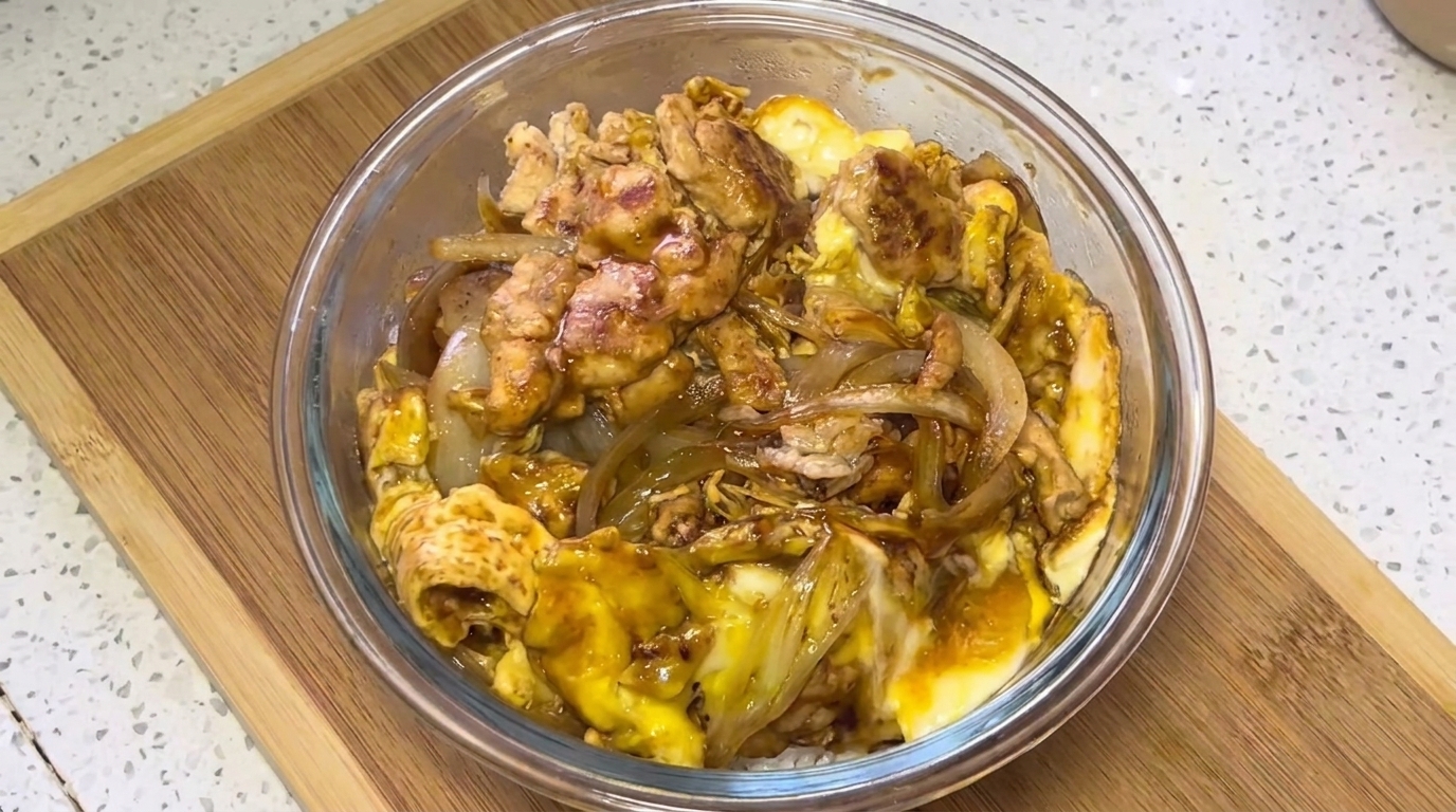 鶏むね肉と卵の丼ぶり（親子丼風）