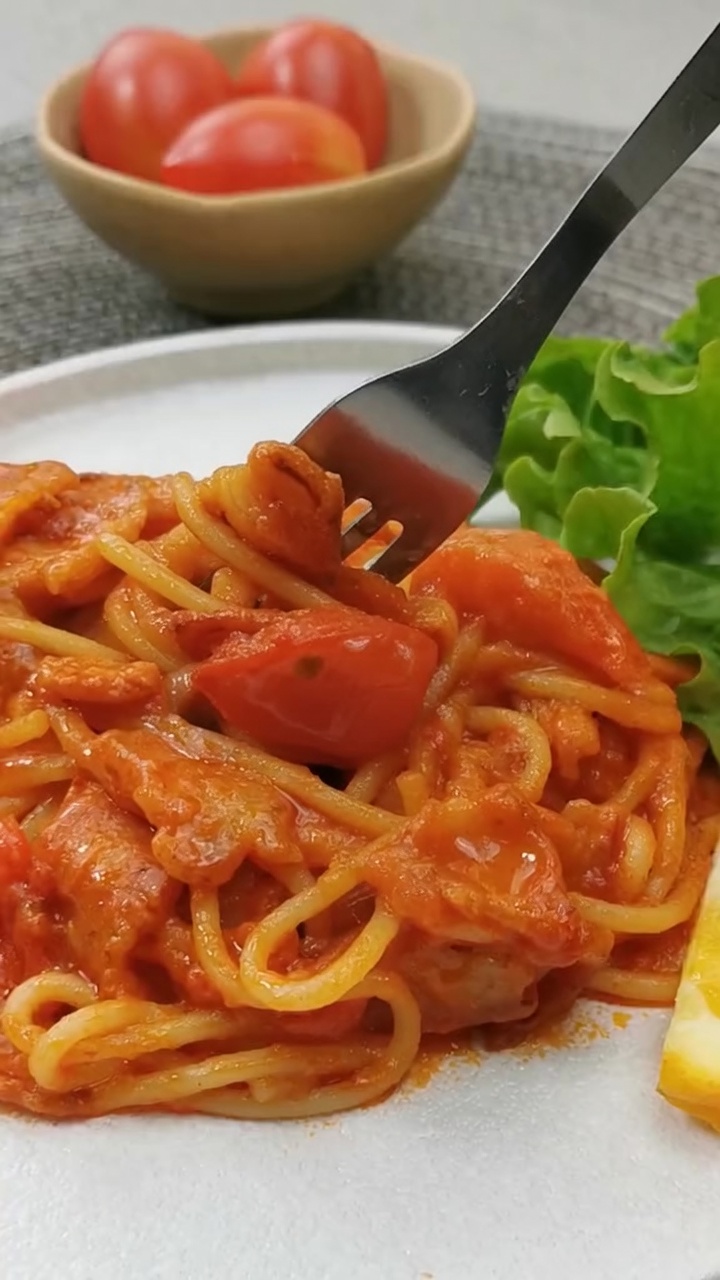 定番のトマトとベーコンのパスタ