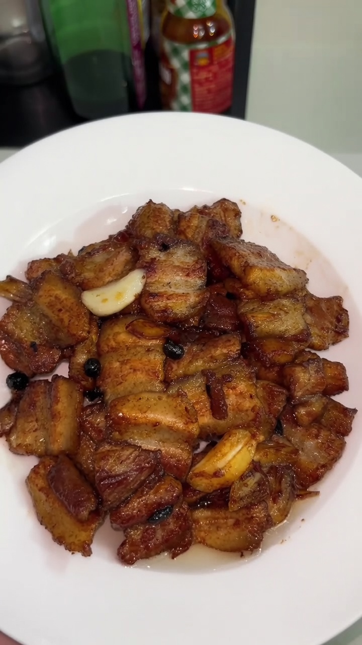濃厚！豚バラ肉の豉油王炒め
