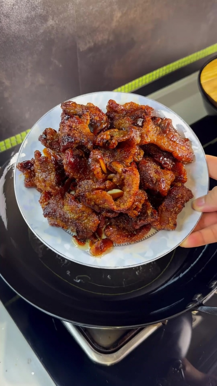 カリカリ豚バラ肉の醤油炒め