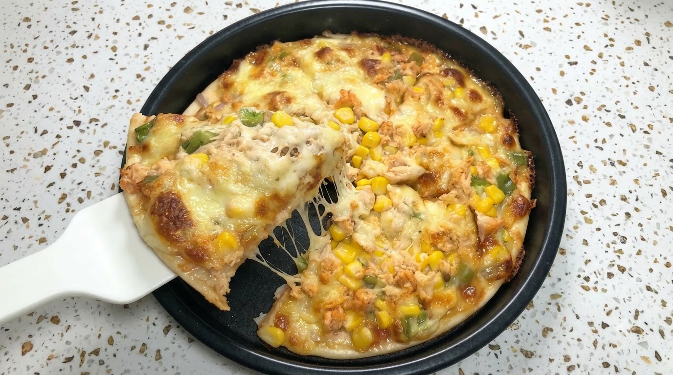 手作りサーモンとコーンのピザ